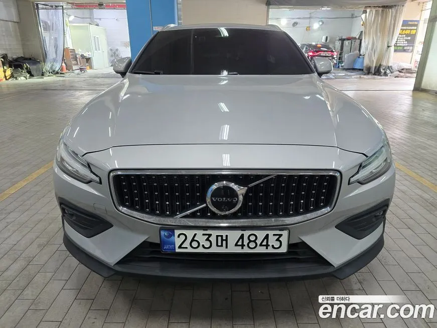 Volvo V60 2024 из KR, фото 4