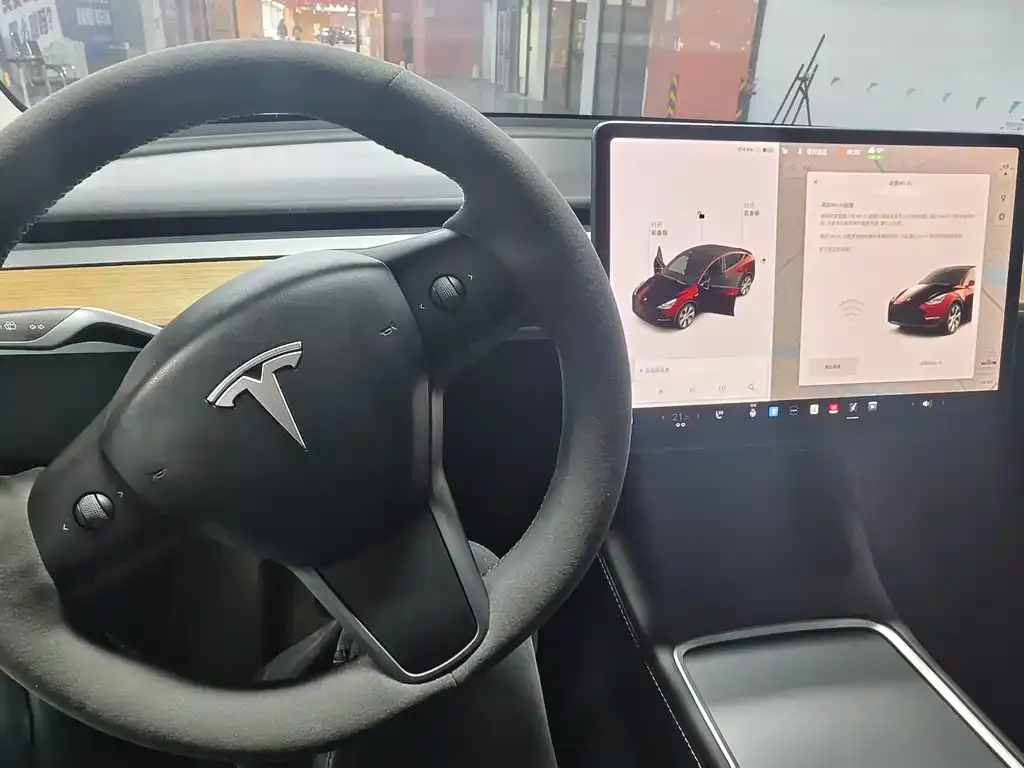 Tesla Model Y — фото 8