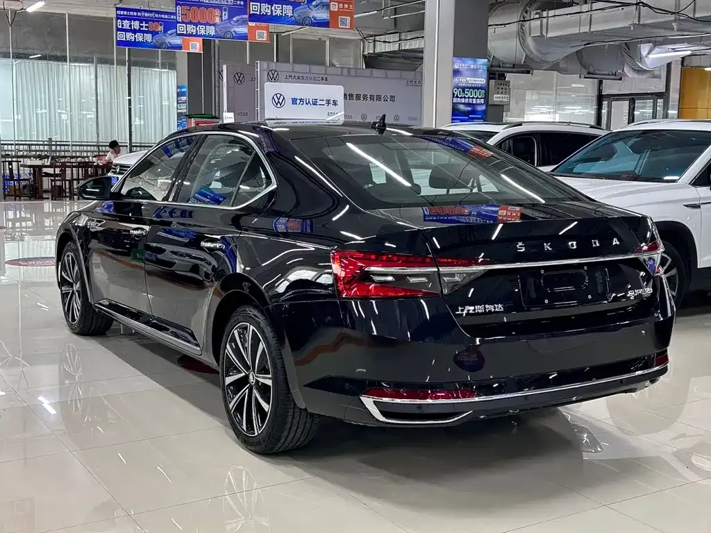Skoda Superb — фото 5