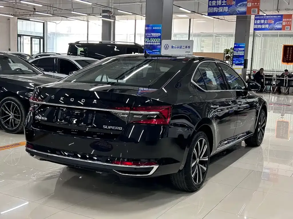 Skoda Superb — фото 10