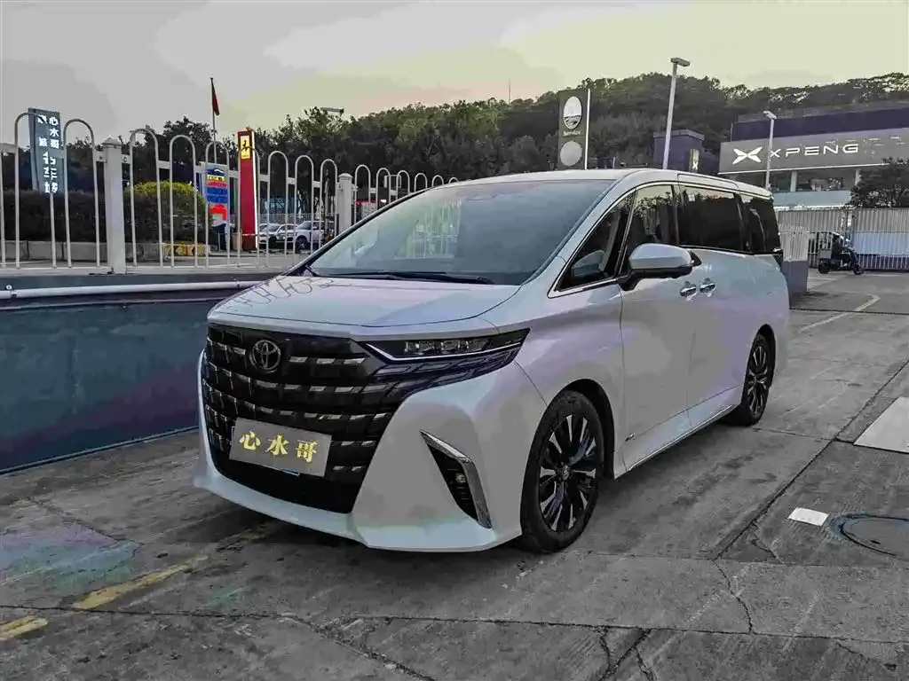 Toyota Alphard 2024 из CN, фото 1
