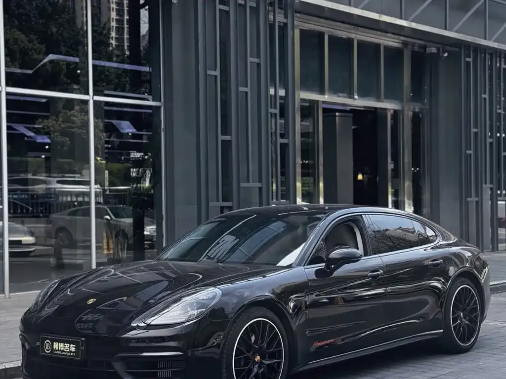 Porsche Panamera — фото 1