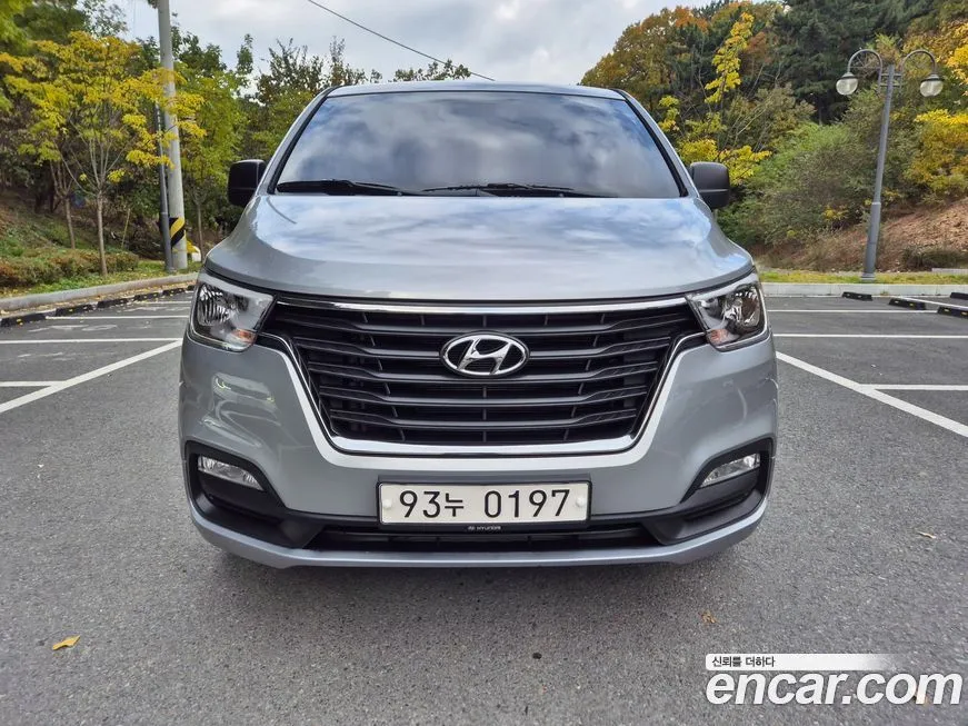 Hyundai Starex — фото 1