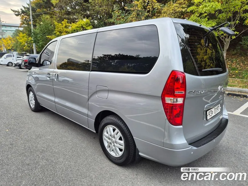 Hyundai Starex — фото 3