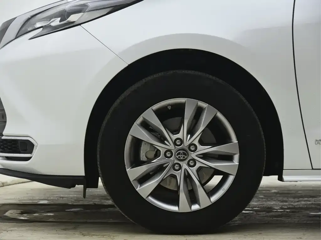 Toyota Sienna 2024 из CN, фото 3