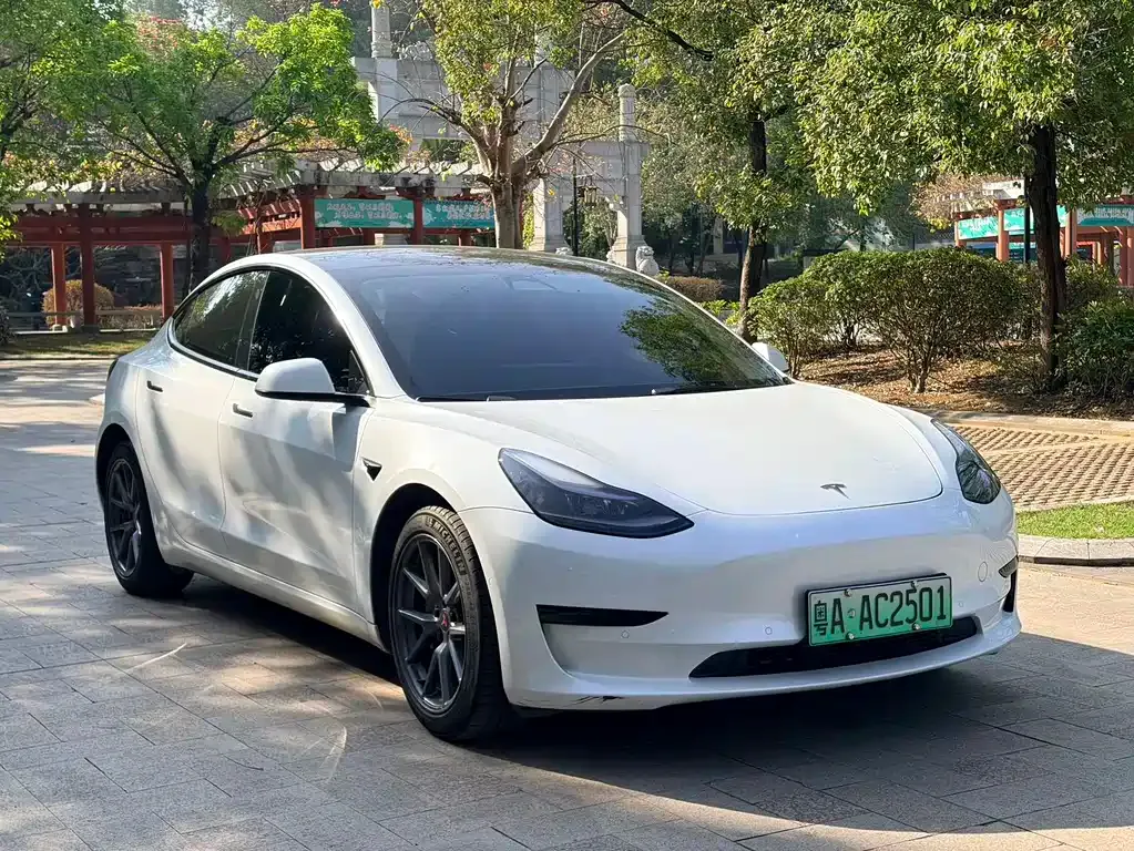 Tesla Model 3 — фото 10