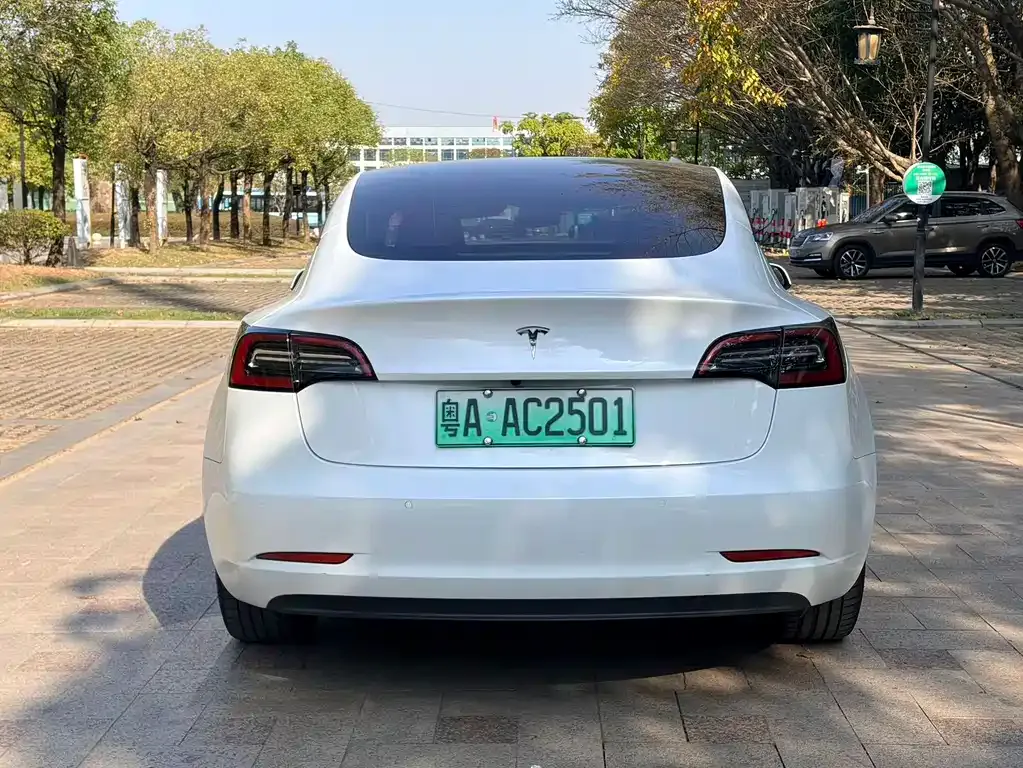Tesla Model 3 — фото 7