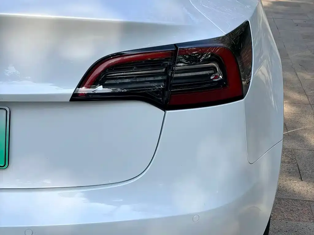 Tesla Model 3 — фото 3