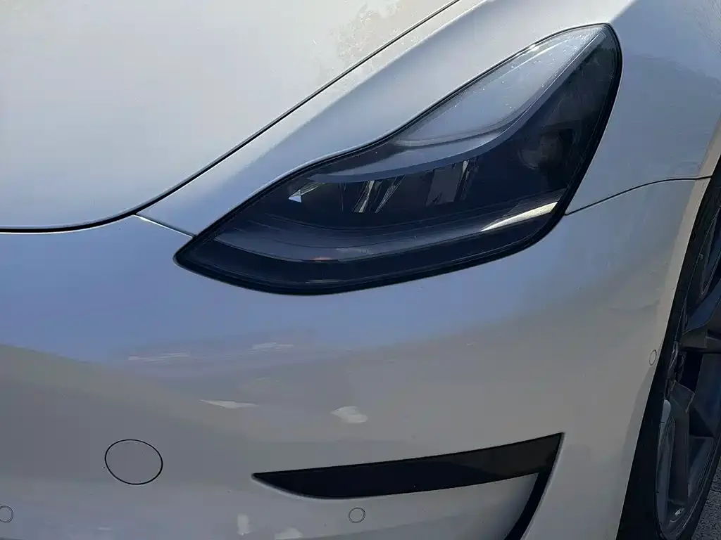 Tesla Model 3 — фото 2