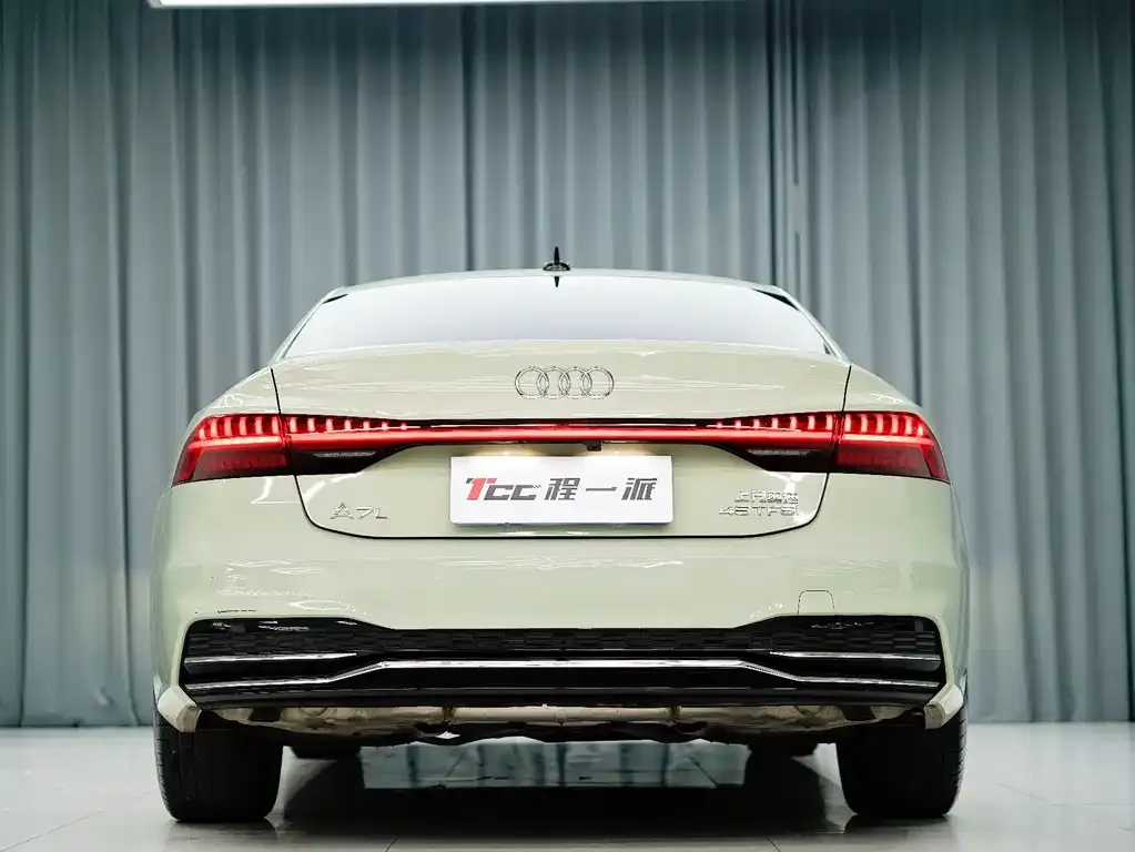 Audi A7L — фото 8