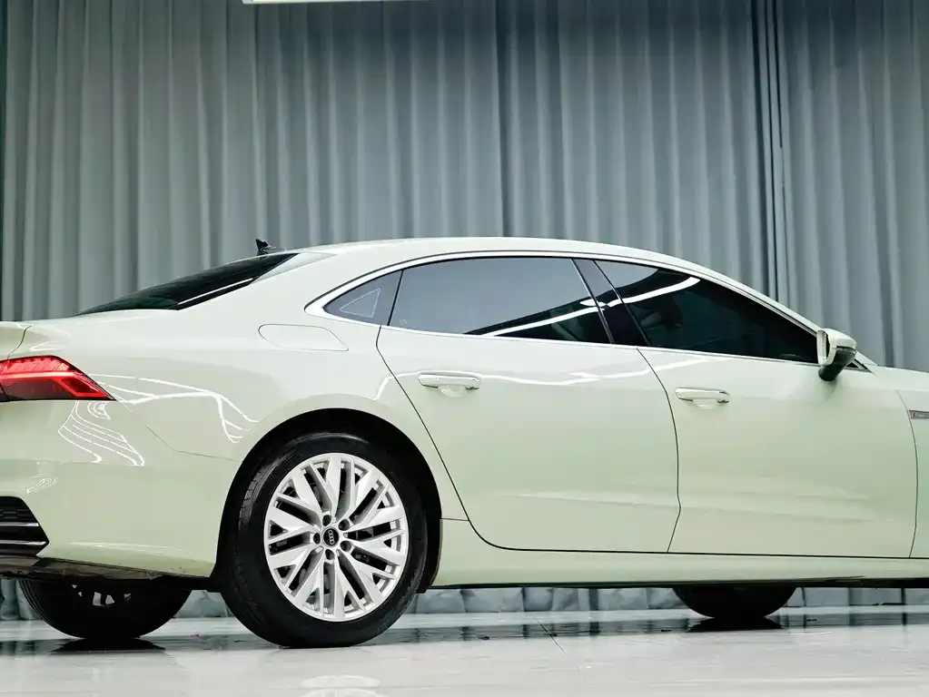Audi A7L — фото 5