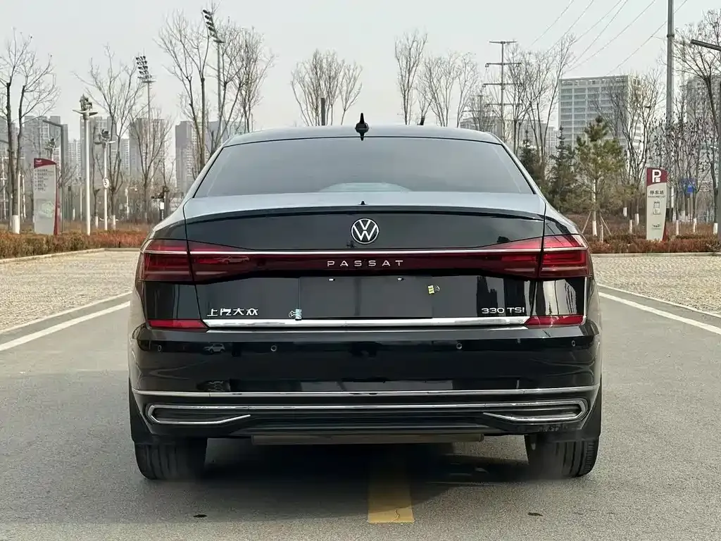 Volkswagen Passat 2023 из CN, фото 3