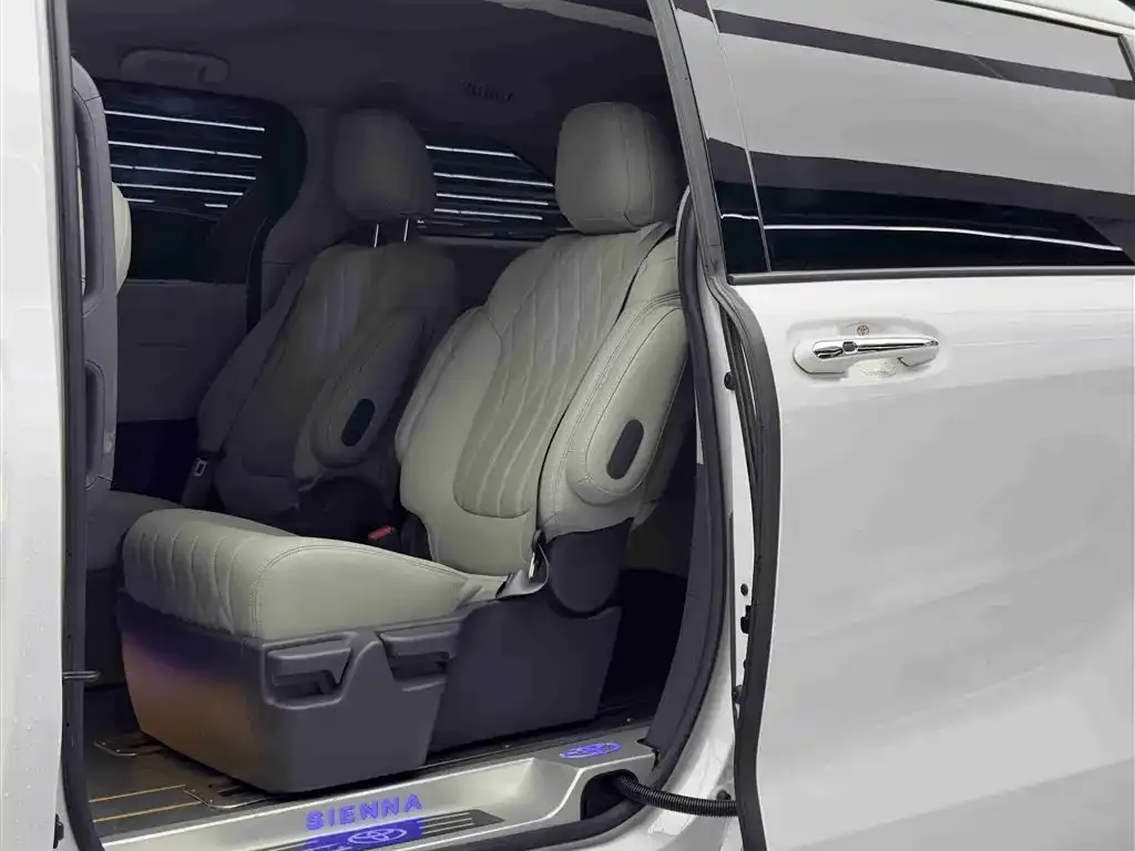 Toyota Sienna 2023 из CN, фото 6