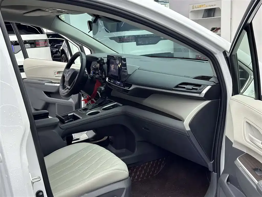 Toyota Sienna 2023 из CN, фото 10