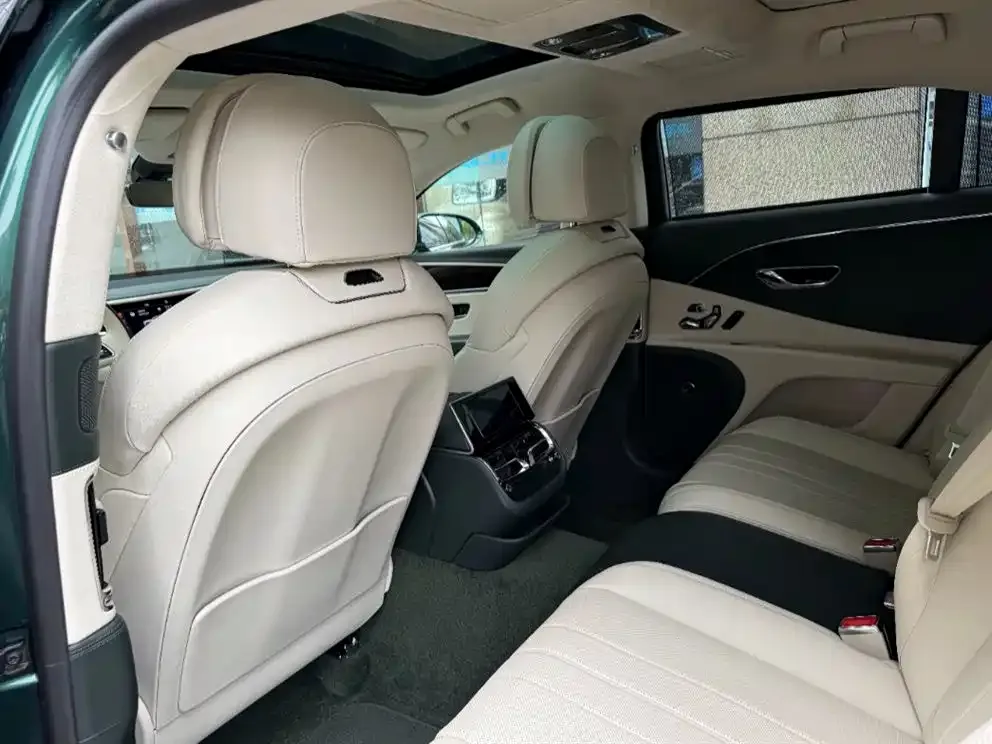 Bentley Flying Spur 2023 из CN, фото 6