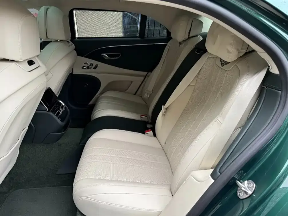 Bentley Flying Spur 2023 из CN, фото 5