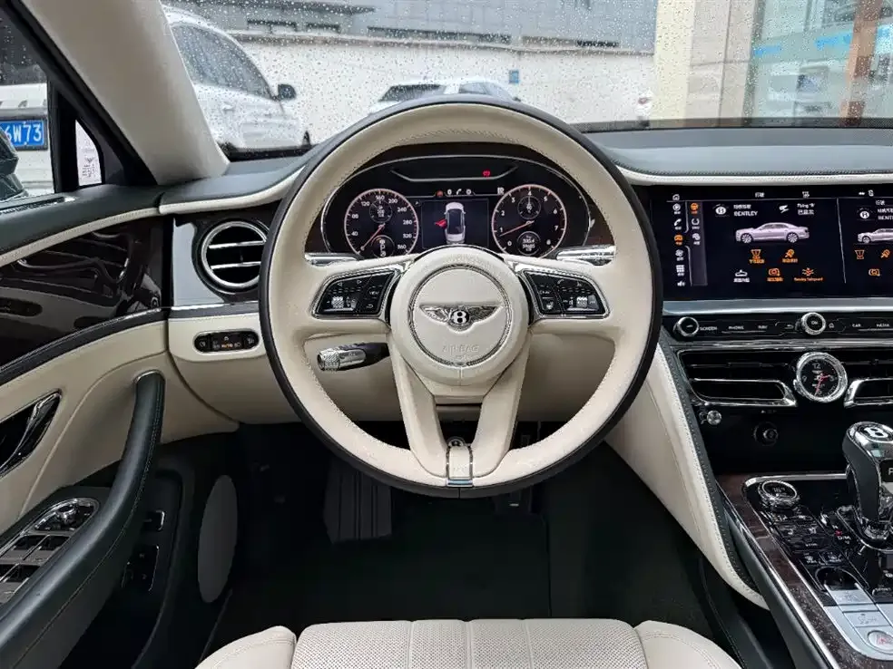 Bentley Flying Spur 2023 из CN, фото 8