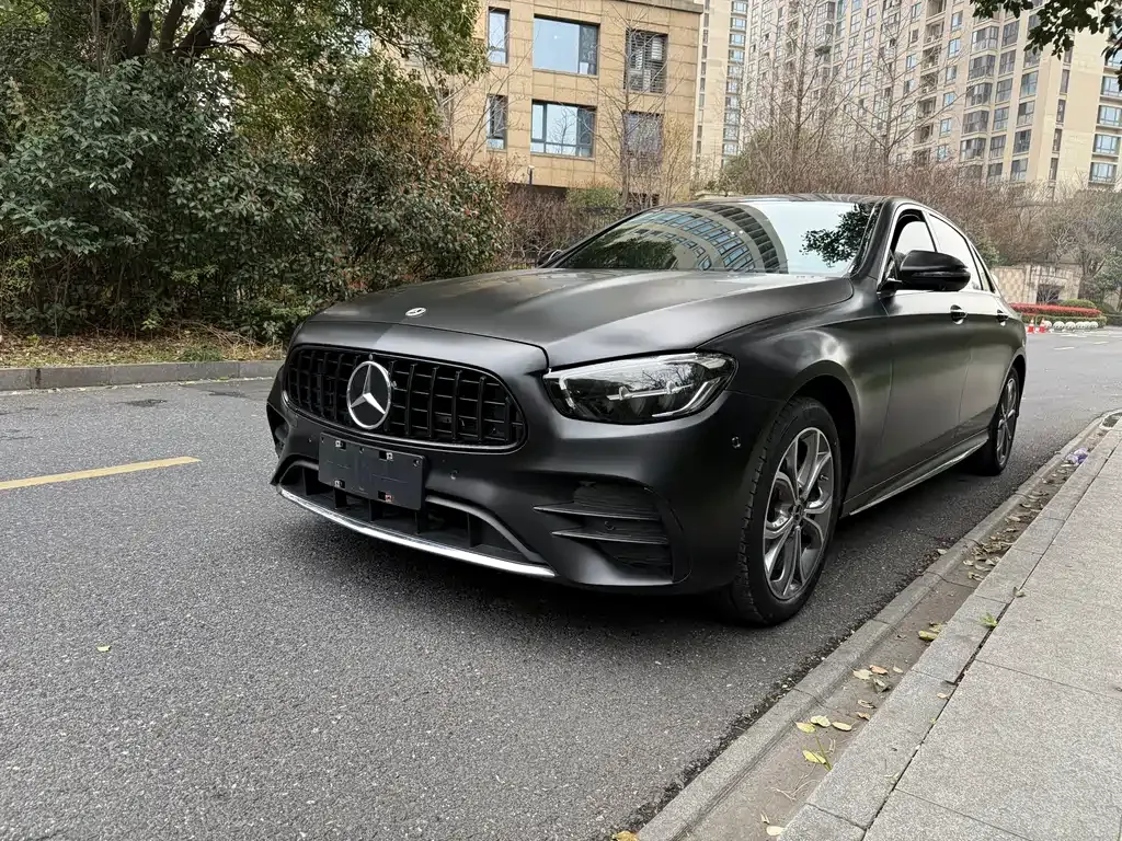 Mercedes-Benz E-Class — фото 1