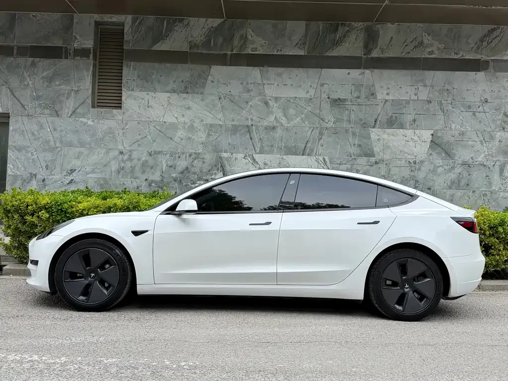Tesla Model 3 — фото 9