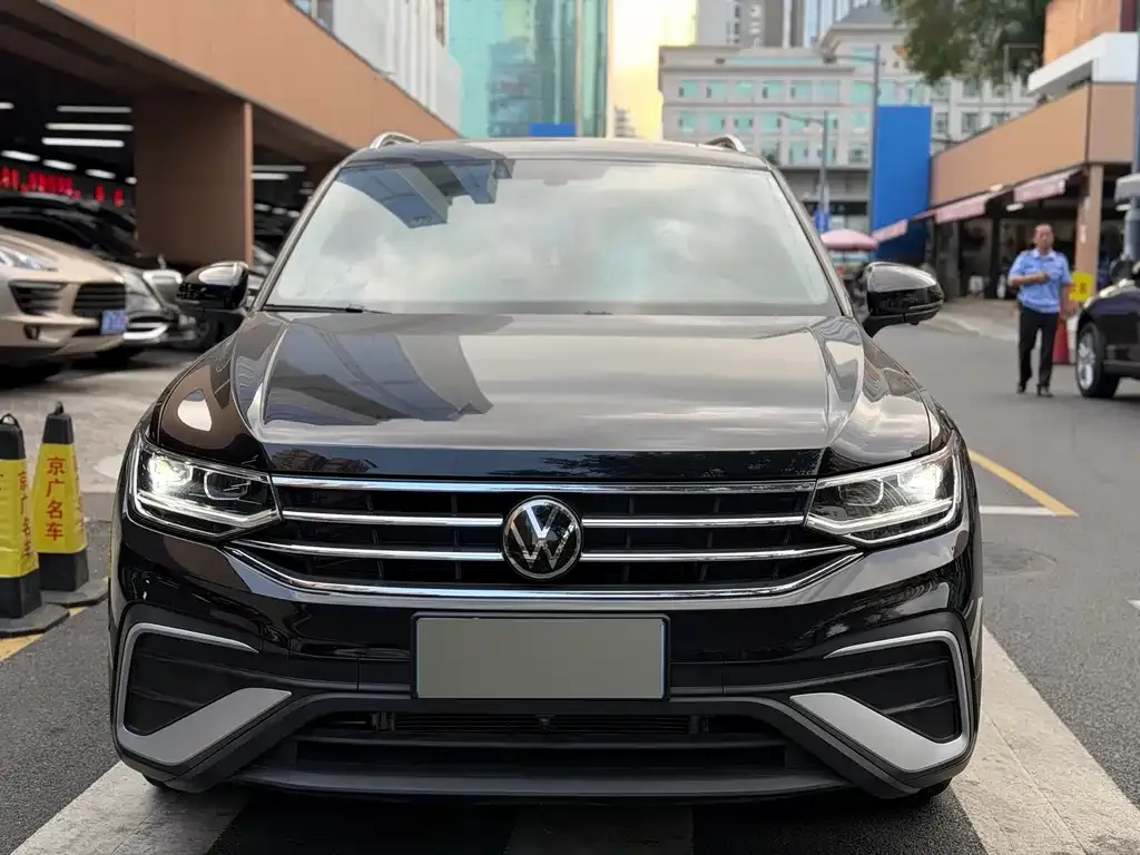 Volkswagen Tiguan L — фото 6