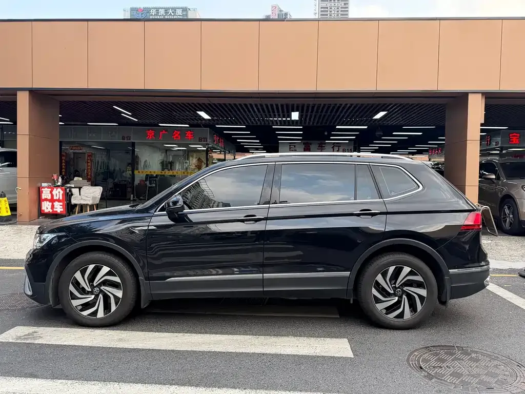 Volkswagen Tiguan L — фото 4