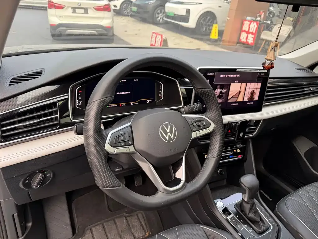 Volkswagen Tiguan L — фото 9