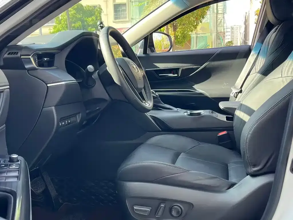 Toyota Harrier — фото 6