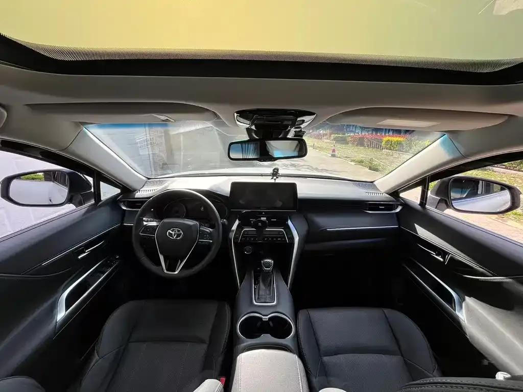 Toyota Harrier — фото 3