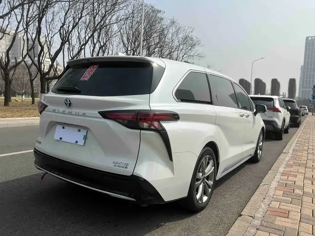 Toyota Sienna 2023 из CN, фото 4