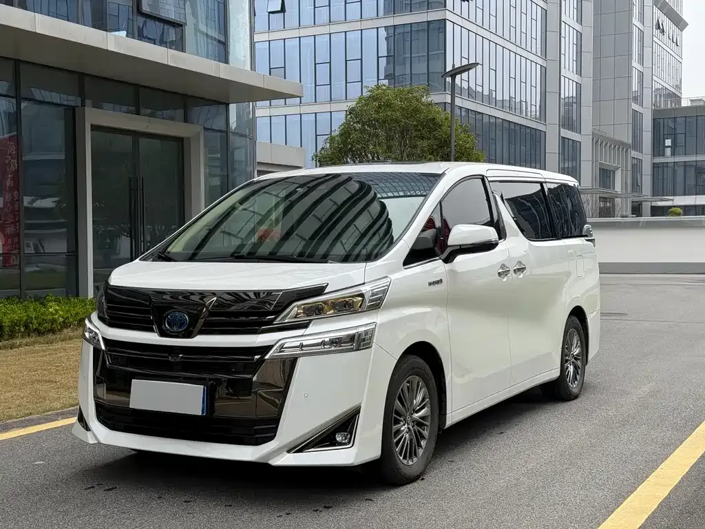 Toyota Vellfire — фото 1