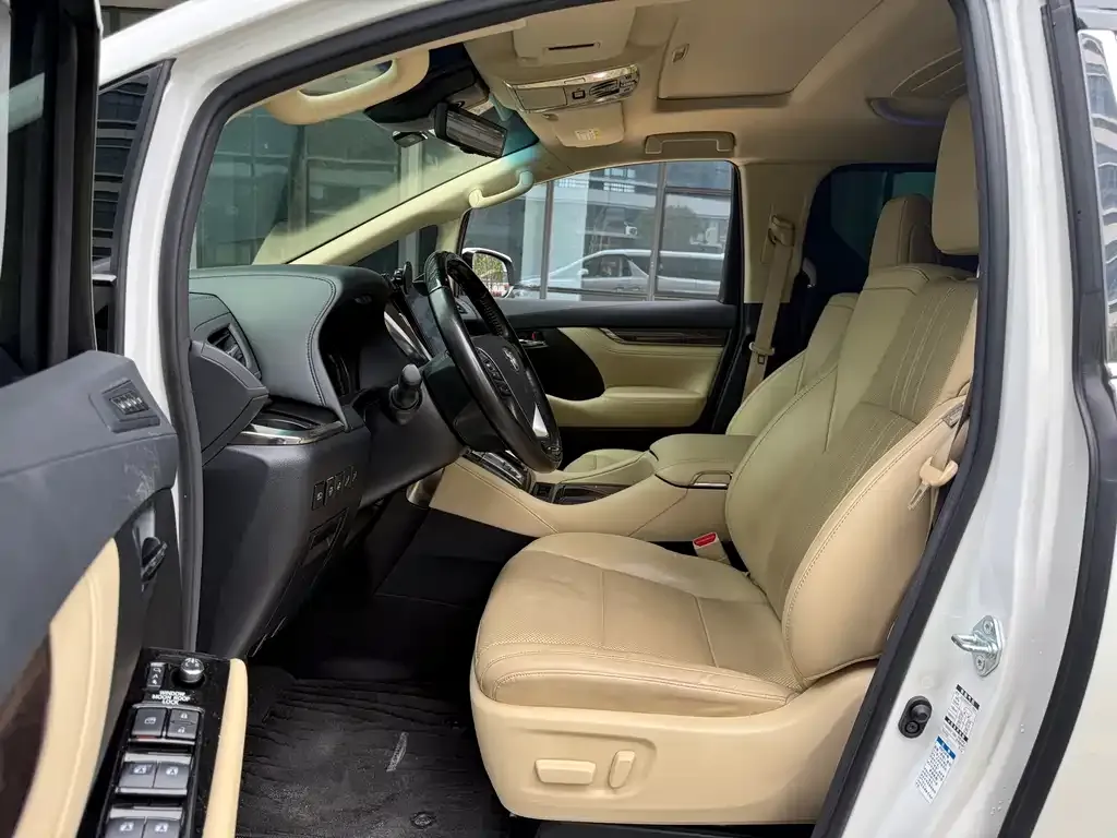Toyota Vellfire — фото 4
