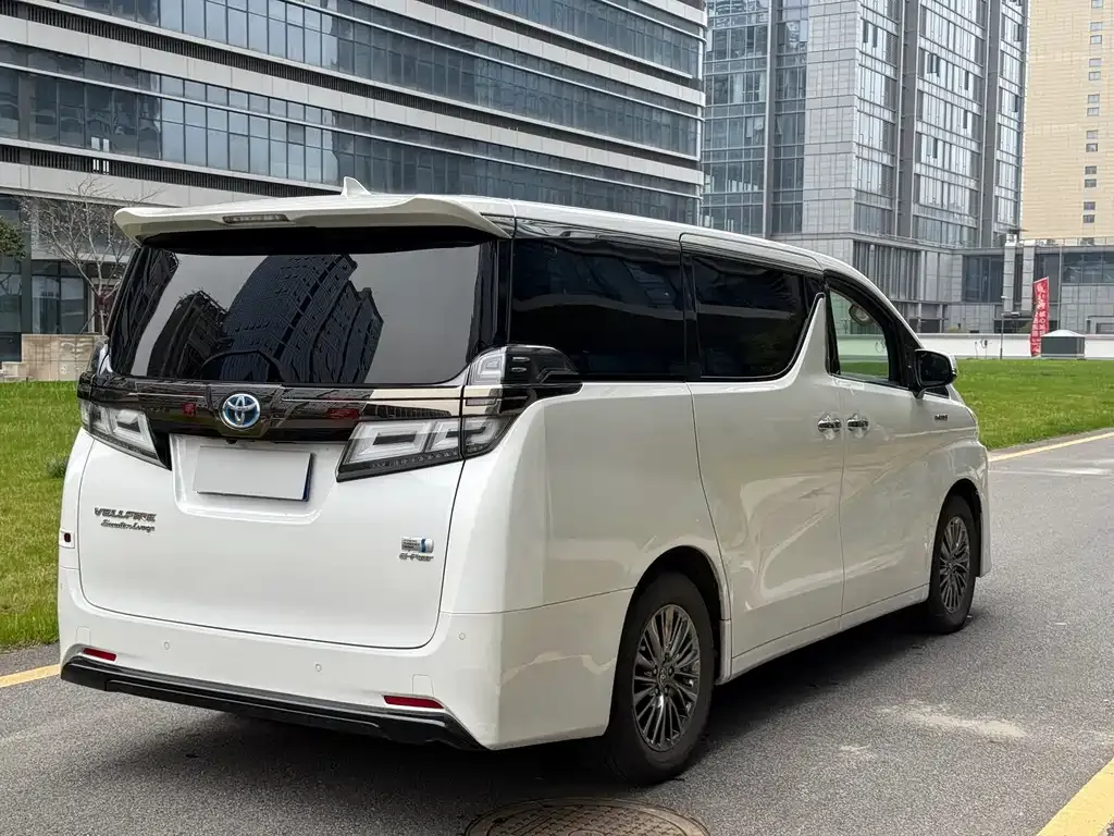 Toyota Vellfire — фото 6