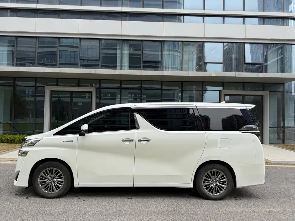 Toyota Vellfire — фото 9