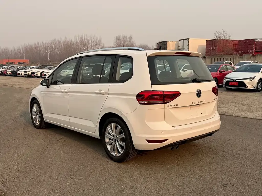 Volkswagen Touran 2021 из CN, фото 7