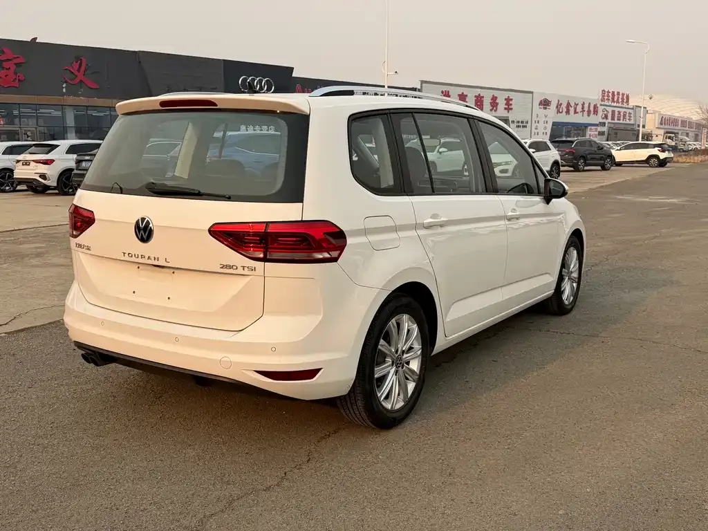 Volkswagen Touran 2021 из CN, фото 3