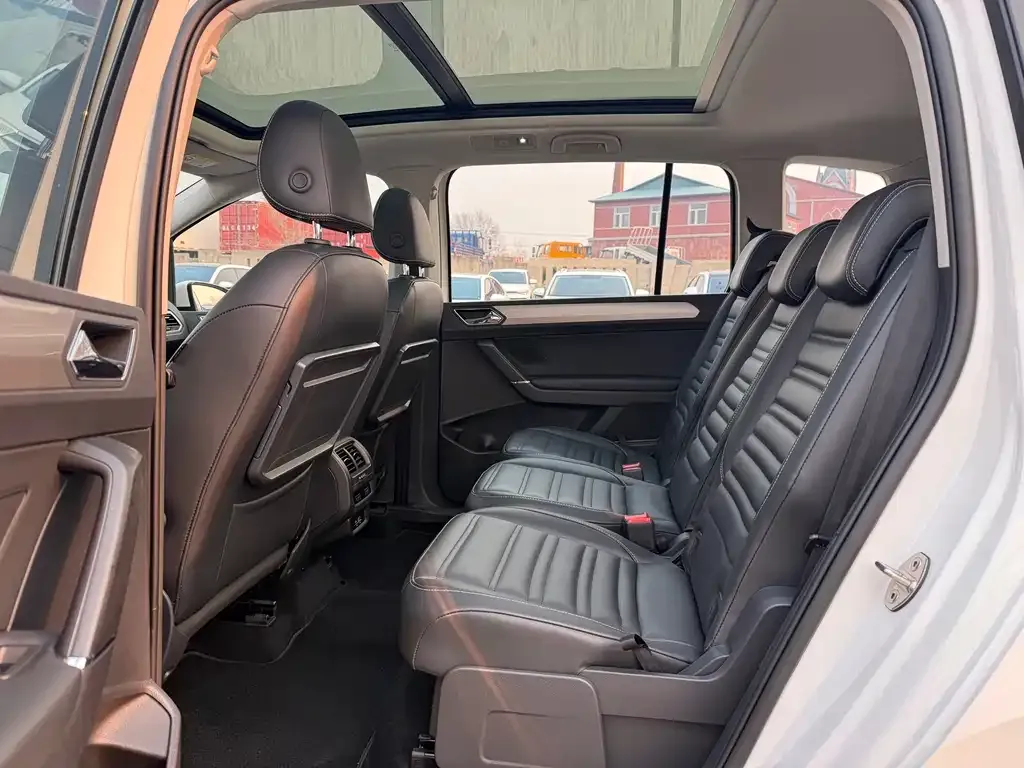 Volkswagen Touran 2021 из CN, фото 4