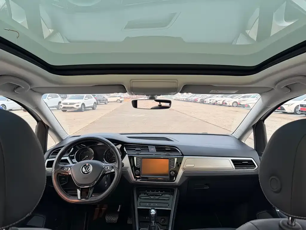 Volkswagen Touran 2021 из CN, фото 10