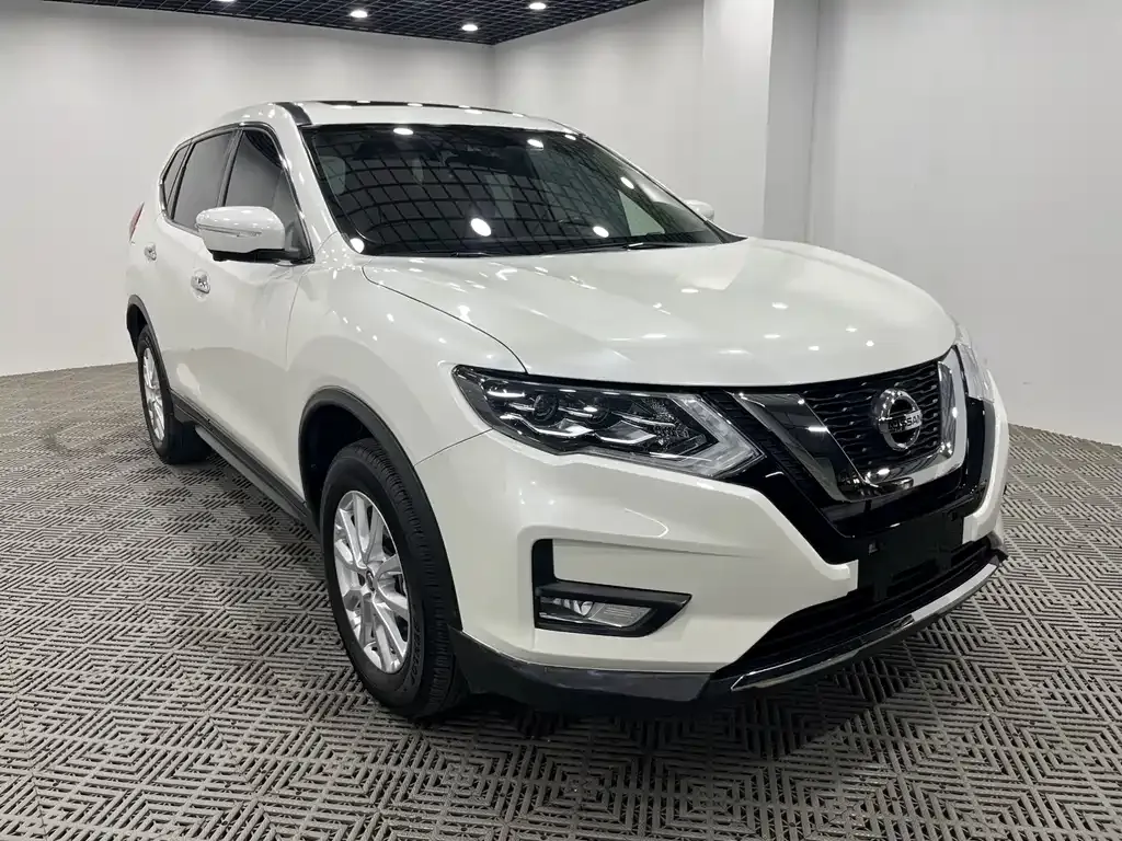 Nissan X-Trail — фото 1