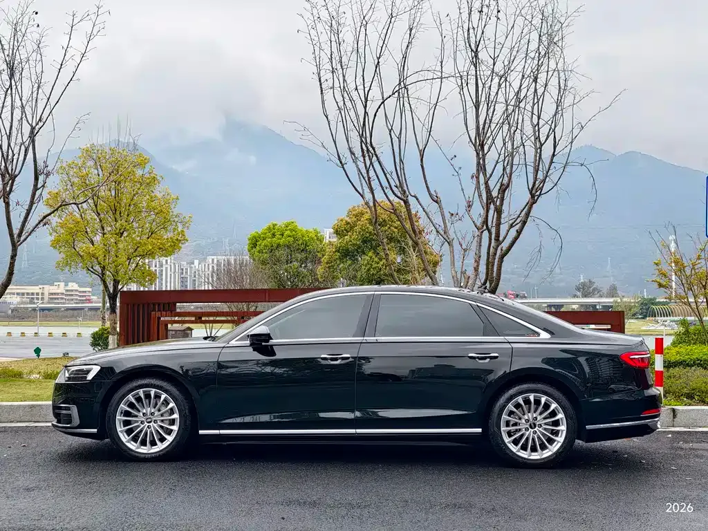 Audi A8 — фото 8