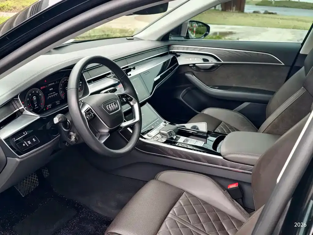 Audi A8 — фото 3