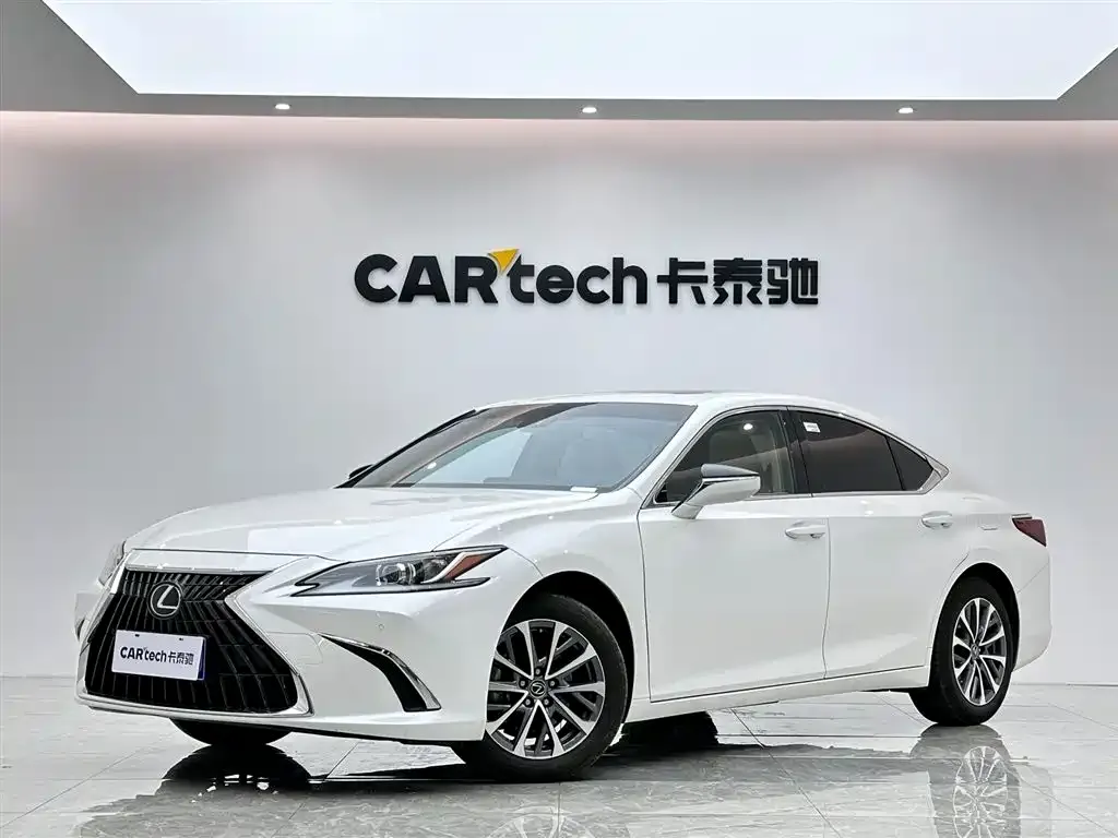 Lexus ES — фото 1