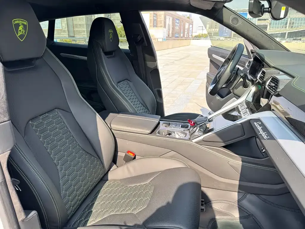 Lamborghini Urus 2021 из CN, фото 2