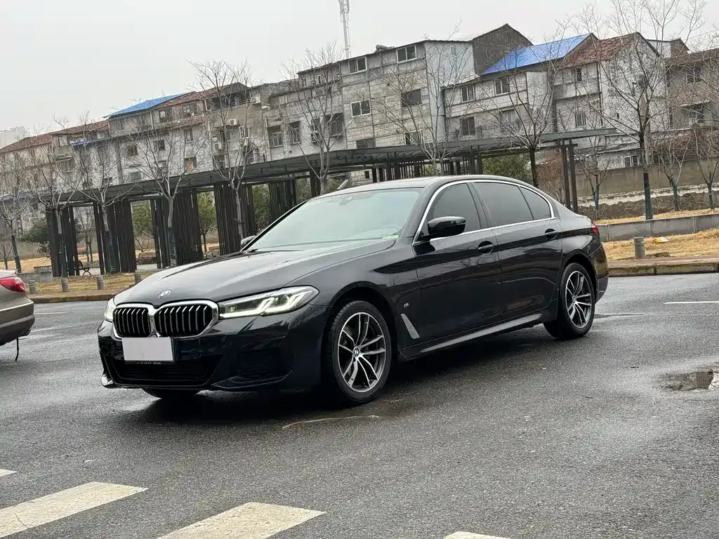 BMW 5 Series — фото 1