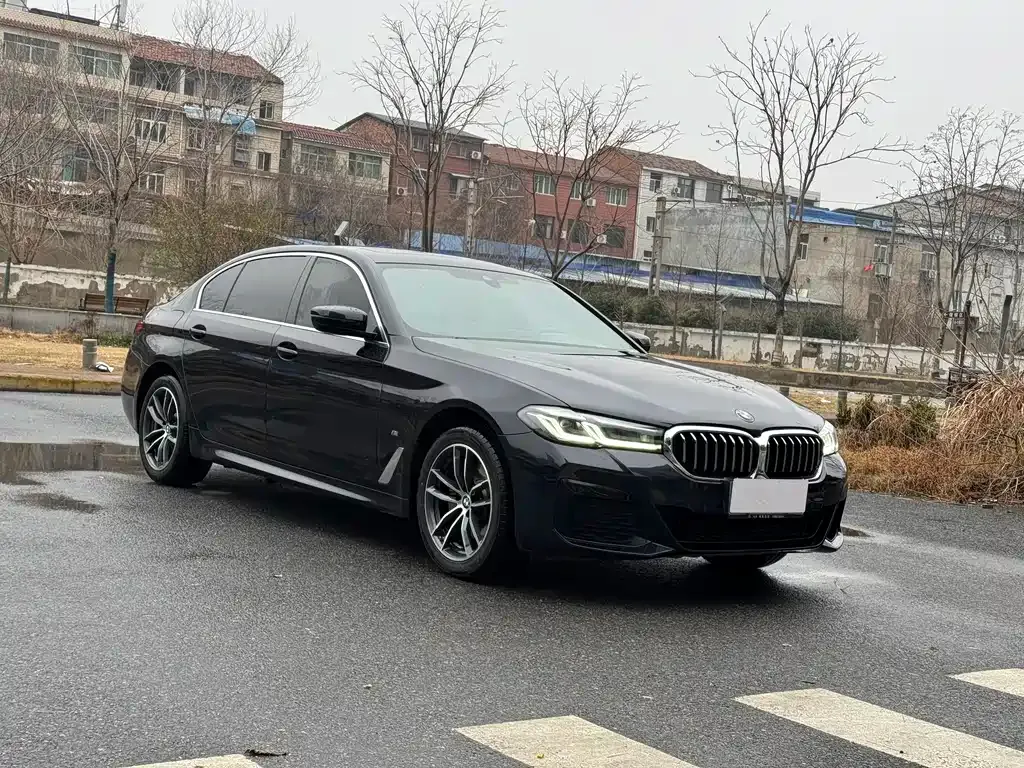 BMW 5 Series — фото 9