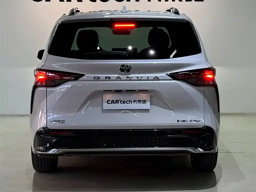 Toyota Granvia — фото 2