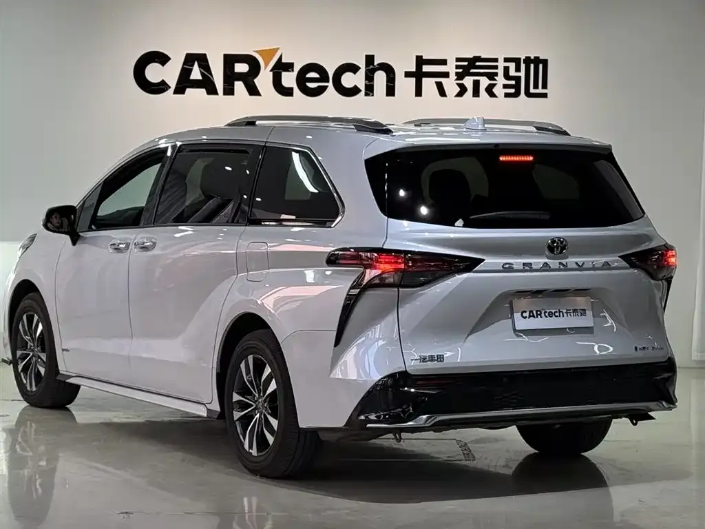 Toyota Granvia — фото 4