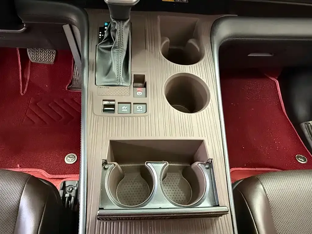 Toyota Granvia — фото 8