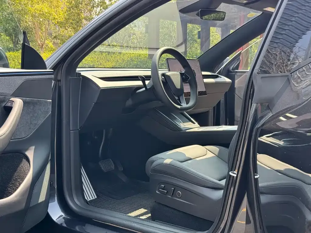 Tesla Model Y L — фото 4