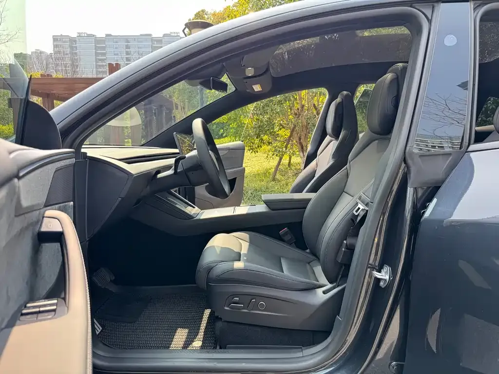 Tesla Model Y L — фото 2