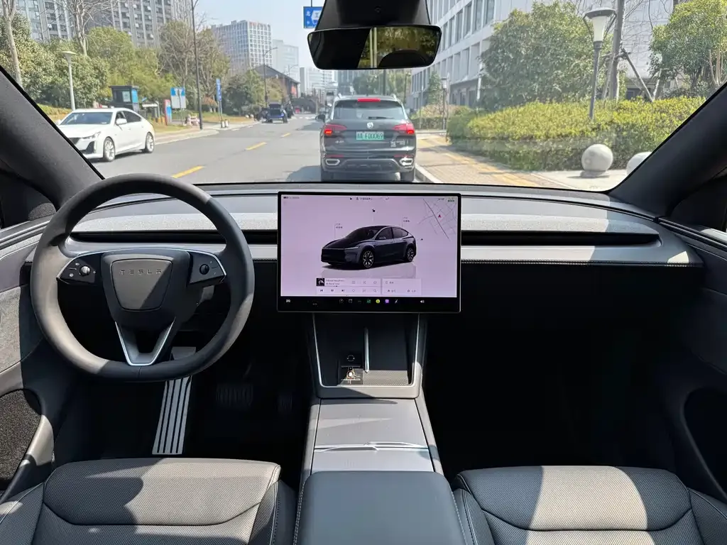 Tesla Model Y L — фото 9